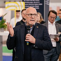 Verkehrsminister Winfried Hermann eröffnet die i-Mobility 2024