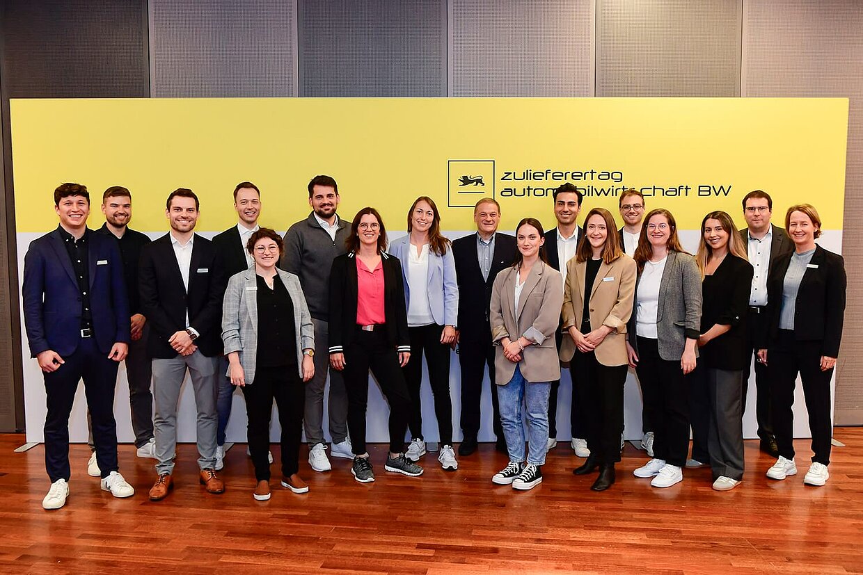 Gruppenfoto vom Team der e-mobil BW auf dem Zulieferertag 2024.